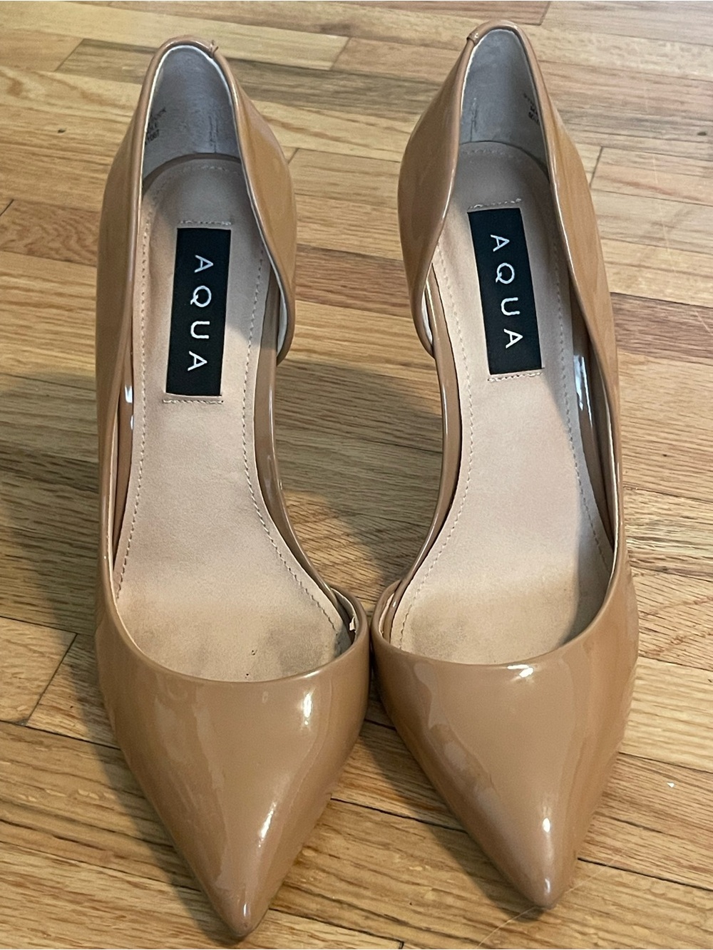 AQUA Women's Brit Pointed Toe Pumps Beige Patent - 6.5M